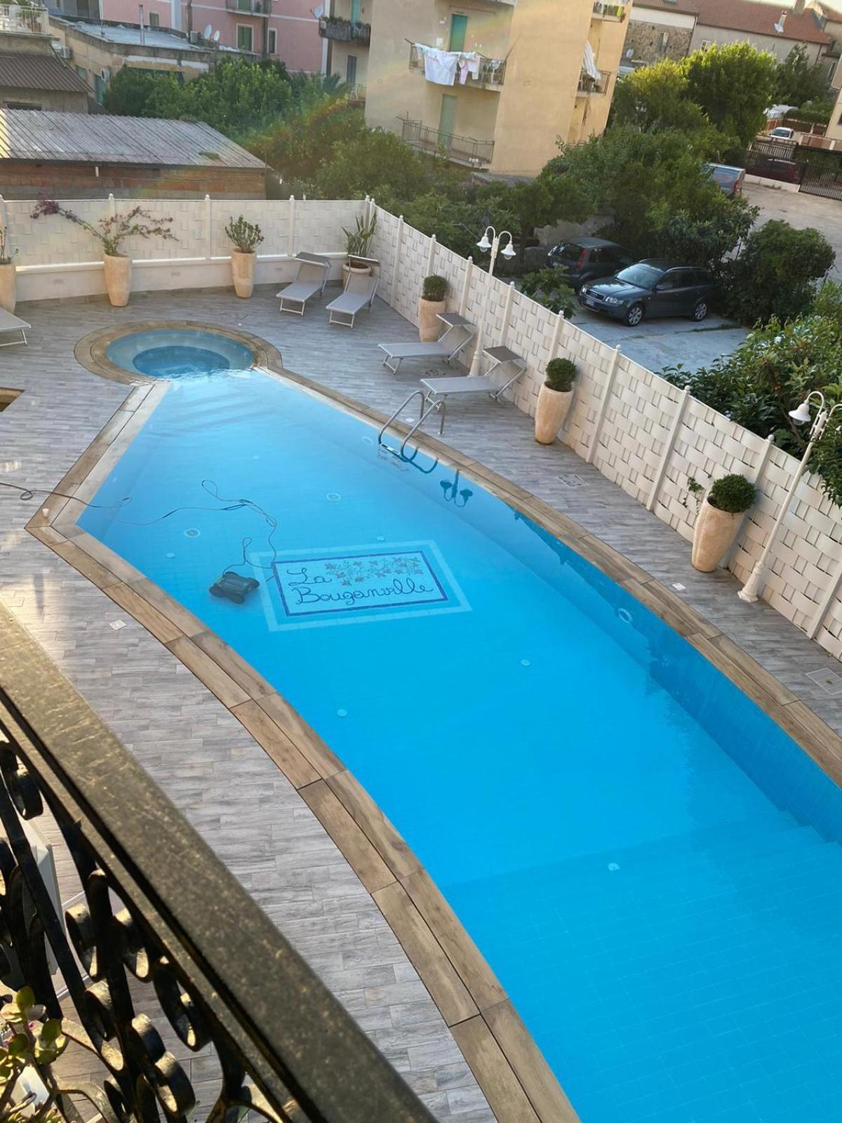 Apartment La Bouganville Holiday House
